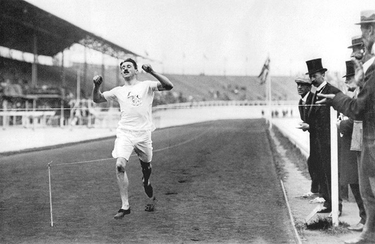 Runner Wyndham Halswelle died in action in 1915 after winning 400 metres gold at the 1908 London Olympics ©Hulton Archive