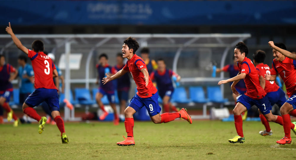 South Korea's men beat Iceland on penalties after a 1-1 draw to reach the final of the football competition ©Nanjing 2014