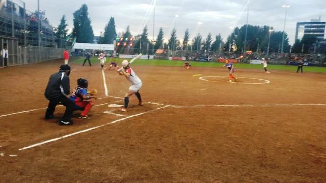 The United States maintained their 100 per cent start at the Women's Softball World Championships with a sixth win on the spin ©Haarlem 2014/Facebook
