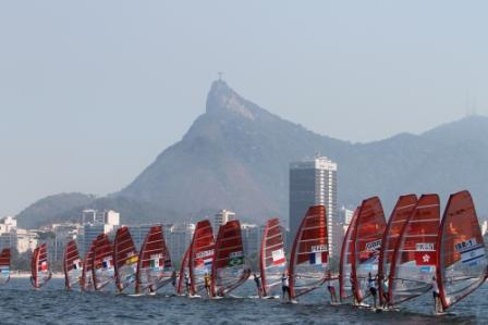 Windsurfing action got the test event underway in Rio de Janeiro ©Rio 2016