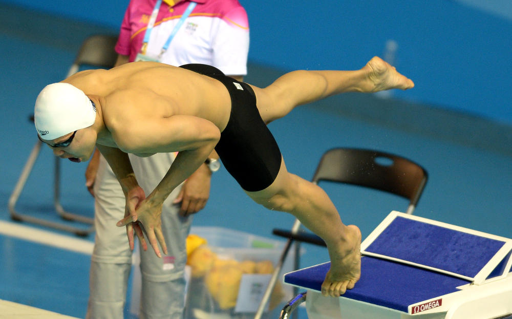 Yu Hexin of China won gold in the men's 50m freestyle ©Nanjing 2014