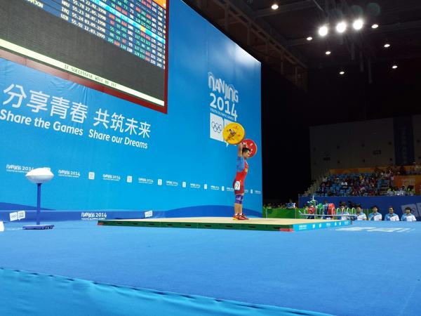 Cheng Meng lifts his way to gold inside the International Expo Centre ©Twitter