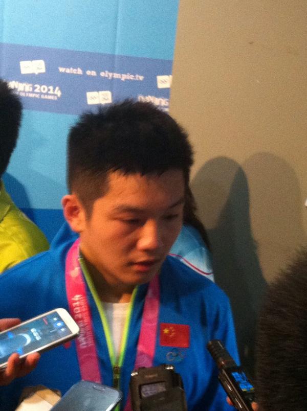 Fan Zhendong enjoying some media attention ©Twitter