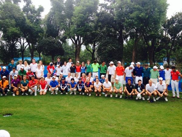 Golf athletes pose before the final round ©Twitter