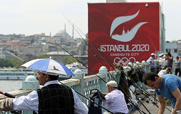 Turkish Olympic Committee President Uğur Erdener claims there is widespread support in the country for another Olympic bid from Istanbul ©AFP/Getty Images