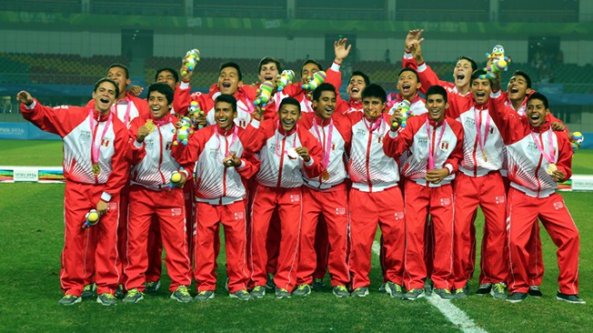 Peru celebrate football gold ©Getty Images