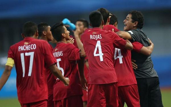 Peru's men's football team celebrate victory in the gold medal final against South Korea ©Twitter