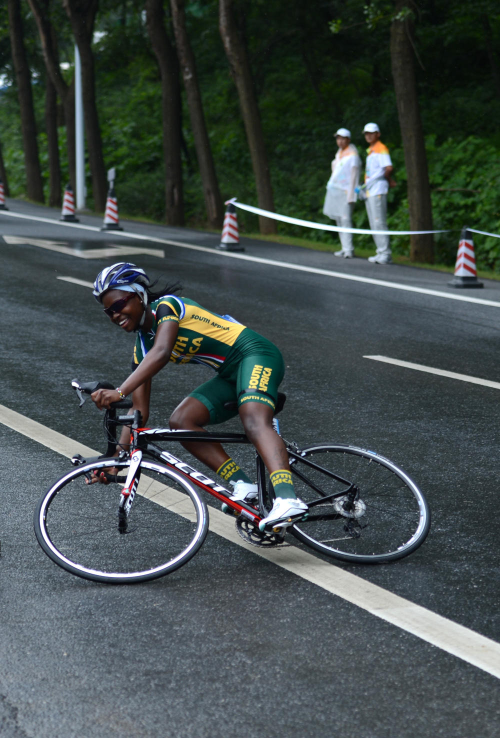 Relebohile Annastacia Pebane of South Africa lost control of her bike during the women's road cycling team event ©Nanjing 2014