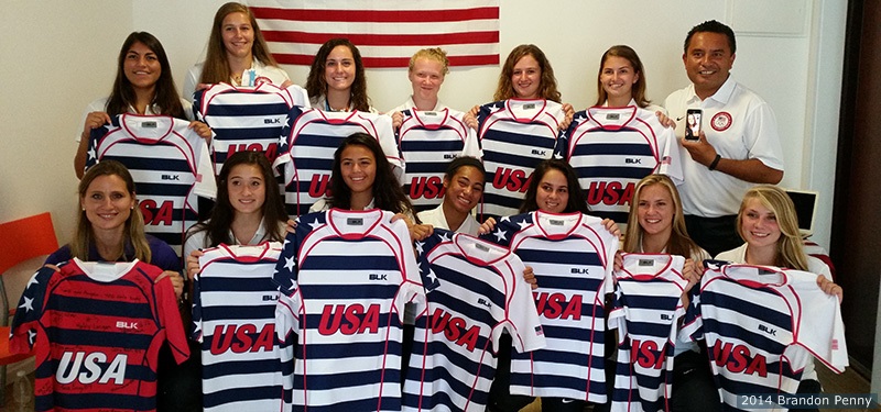 Ruggiero Angela meets with the US rugby sevens squad ahead of their opening encounter in Nanjing ©Team USA