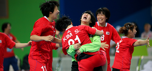 South Korea celebrate after securing a thrilling handball title ©IHF