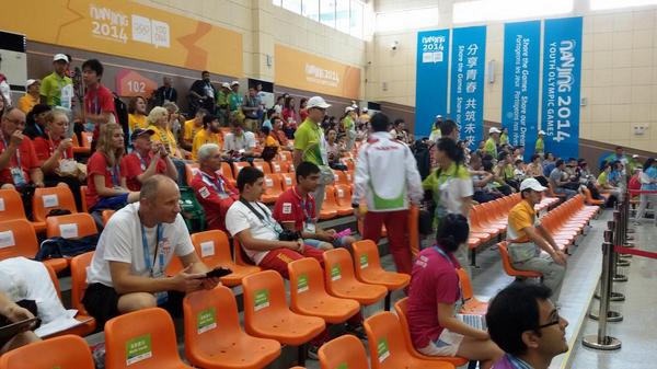 Spectators take their seats ahead of the shooting final ©ISSF