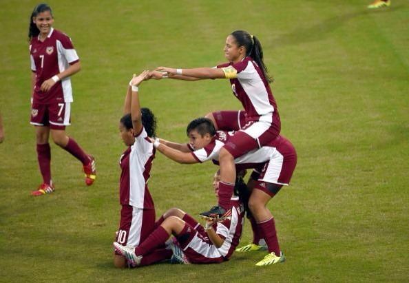 Venezuela celebrate a goal in yesterday's football ©Twitter