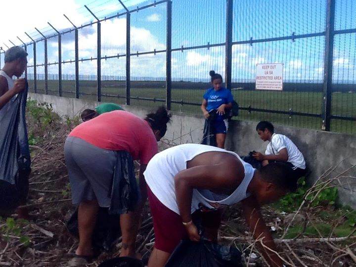 Members of the American Samoa Handball Association take part in a clean-up operation ©Facebook
