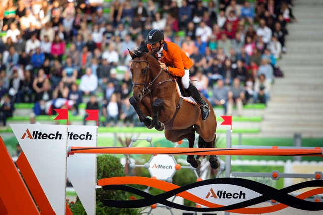 Jeroen Dubbeldam on board Zenith SFN put in an impressive performance to help The Netherlands lead the team jumping competition ©FEI/Dirk Caremans