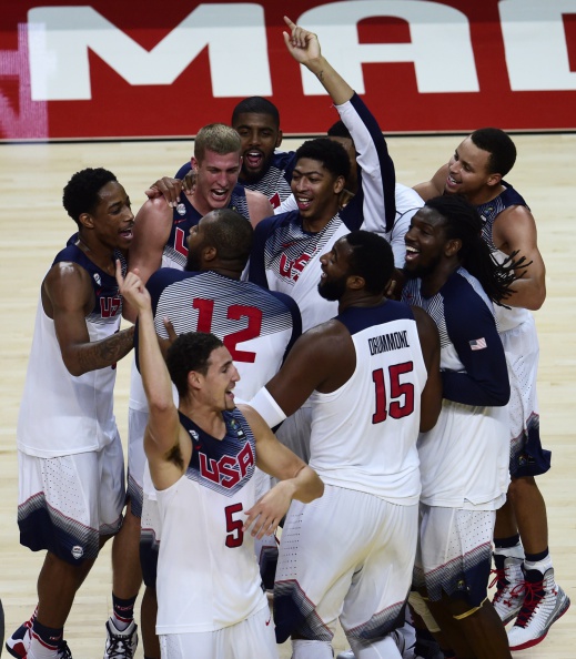 A team huddle signalled the end of a convincing win for the United States ©AFP/Getty Images