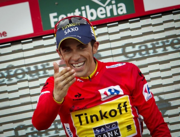 Alberto Contador waves to home fans as he closes in on another Vuelta a España title ©AFP/Getty Images