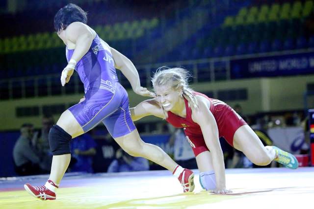 Germany's Aline Focken won her 69kg final clash with Japan's Sara Dosho  ©United World Wrestling