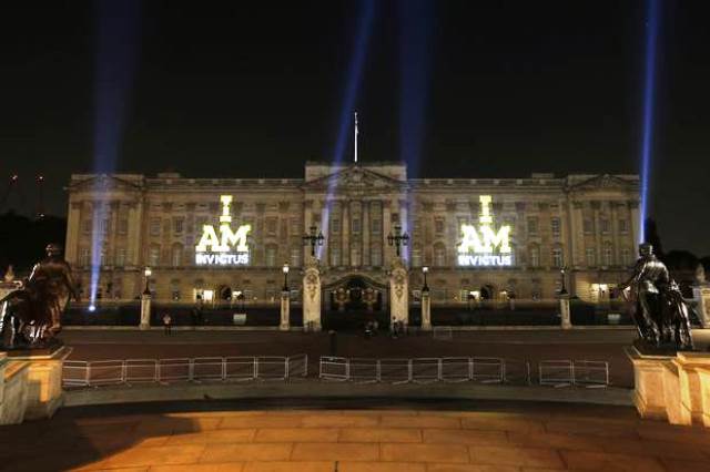 Buckingham Palace was lit up to celebrate the start of the Invictus Games ©Invictus Games