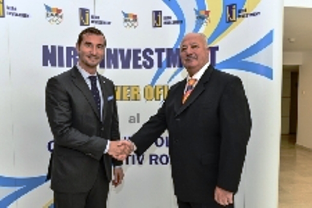 COSR President Alin Petrache (left) shakes hands with Niro Investment director general Vasile Gabriel Nita on a new partnership at Olympic House in Bucharest ©COSR