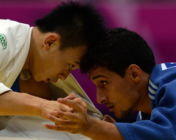China's Yunlong He came head to head with Yemen's Ali Mohsen Ali Khousrof in the men's under 60kg judo elimination round ©AFP/Getty Images