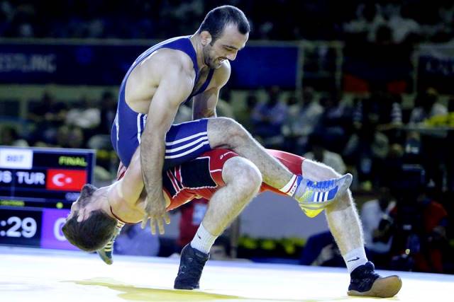 Chingiz Labazanov ensured Russia ended the World Championships with team silver after winning his 71kg gold medal match with Turkey's Yunus Ozel ©Martin Gabor/United World Wrestling