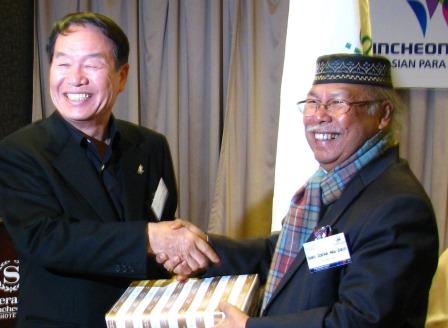 APC President Dato Zainal Abu Zarin (left) and Organising Committee chief Kim Sung Il see the participation as a way to improve North-South relations ©APC