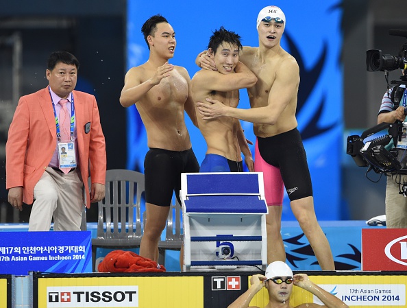 China celebrate their 4x100m freestyle relay triumph ©AFP/Getty Images