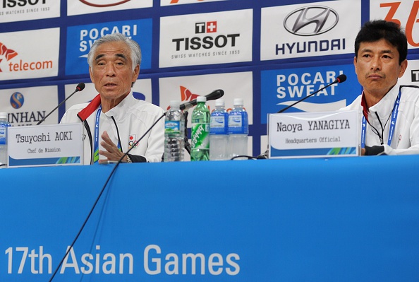 Japanese Chef de Mission Tsuyoshi Aoki (left) confirmed the swimmer had been expelled this morning ©AFP/Getty Images
