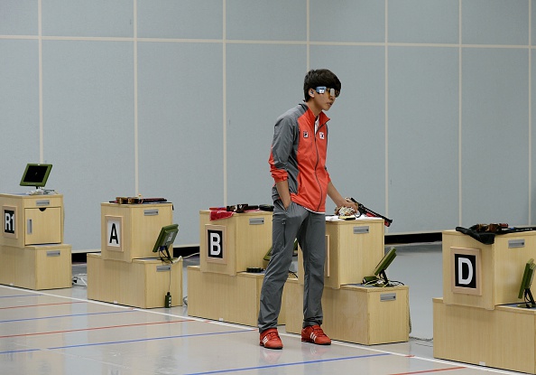 Kim prepares for his final, gold medal winning shot in the 10m air pistol ©AFP/Getty Images
