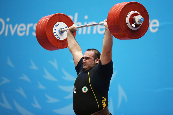 Behdad Salimikordasiabi lifts gold for Iran ©Getty Images