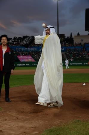 Sheikh Ahmad even participated in baseball during the Games, taking part in traditional Arabic clothing ©OCA