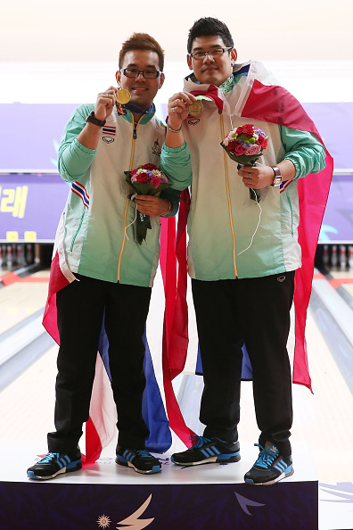 Thailand celebrate gold and bronze in bowling ©Getty Images