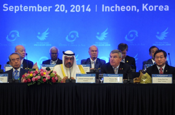 Thomas Bach and Sheikh Ahmad Al Fahad Al Sabah among those on the top table of the OCA General Assembly ©AFP/Getty Images