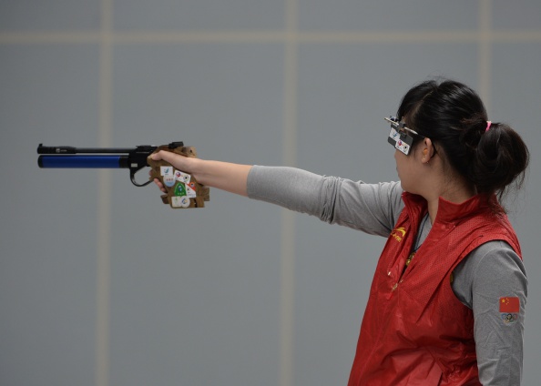 Zhang Mengyuan en route to 10m air pistol glory for China ©AFP/Getty Images