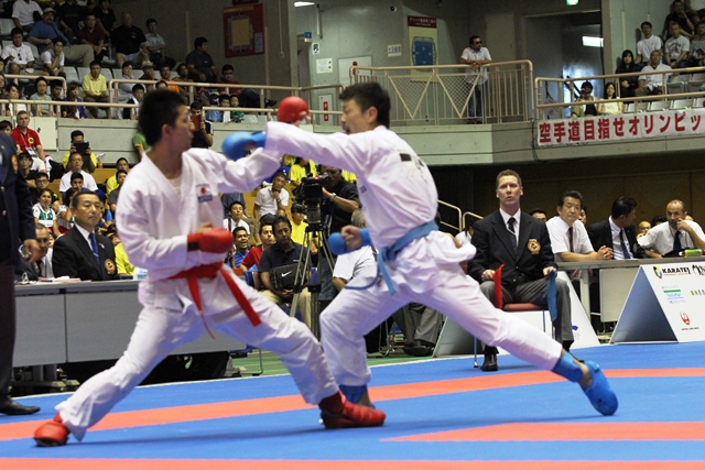Japanese athletes made use of home advantge at the Okinawa Prefectural Hall of Martial Arts to win 10 gold medals ©JKFan/WKF