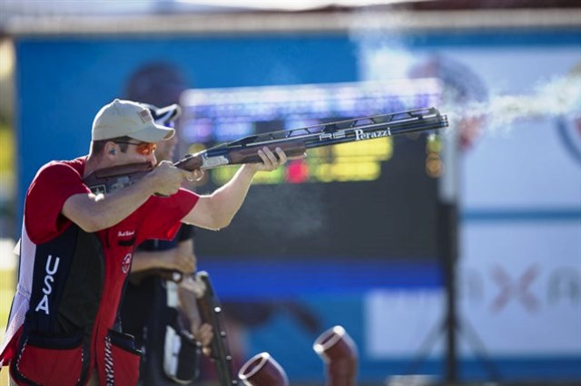 Joshua Richmond defended his double trap title at the Shooting World Championships in Granada ©ISSF