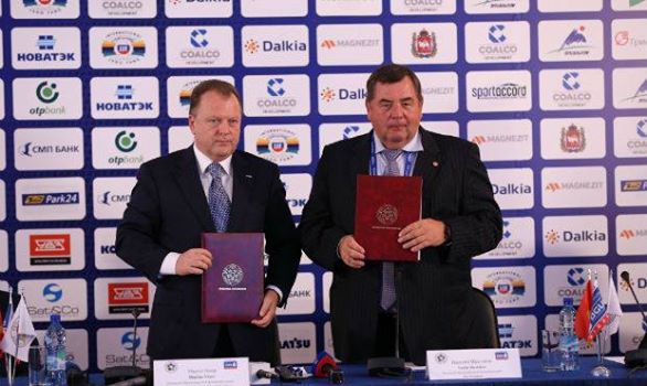 A deal to work together has been signed by Marius Vizer and Vasily Shestakov, the Presidents of the International Judo Federation and International Sambo Federation ©IJF