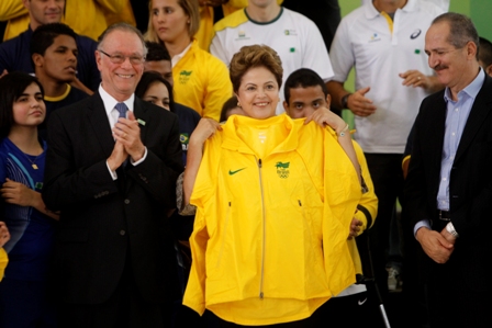 Brazilian President Dilma Rousseff received part of the Brazilian team kit as she met Nanjing 2014 medallists ©Rio 2016