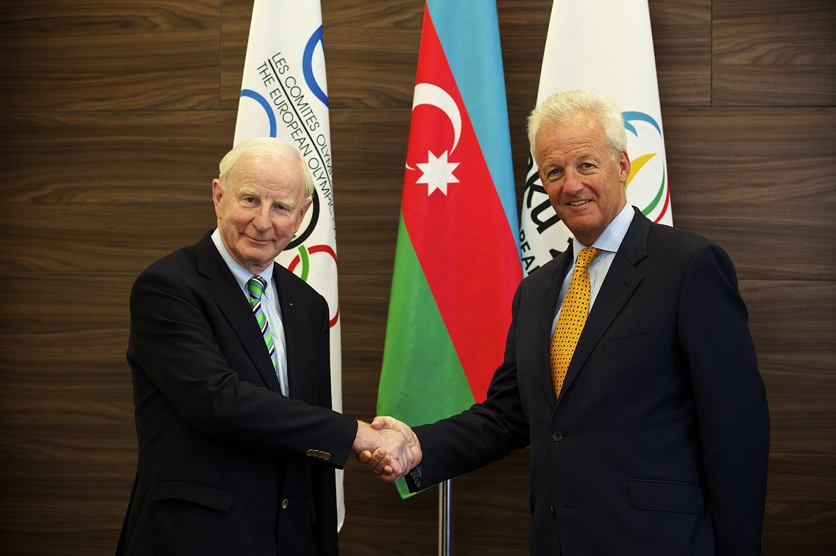 Patrick Hickey (left), President of the European Olympic Committees, is welcomed by Simon Clegg (right), Baku 2015 chief operating officer ©Baku 2015
