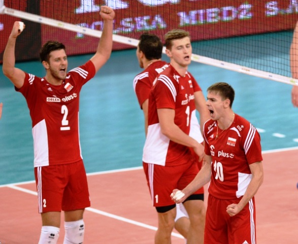Poland celebrates after coming through a five-set thriller with Russia in Łódź ©Getty Images