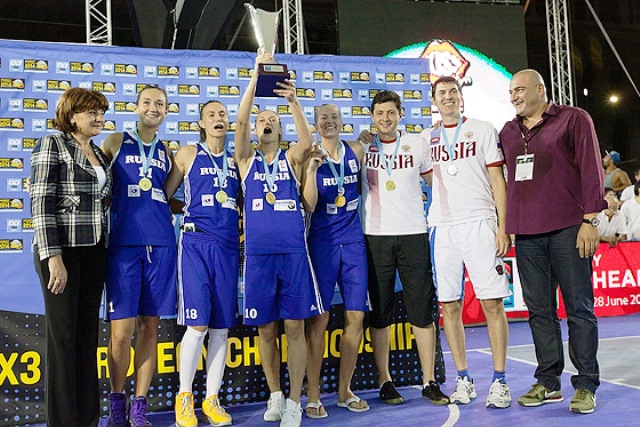 Russia celebrate being crowned European 3x3 basketball champions ©FIBA Europe/Oleksiy Naumov