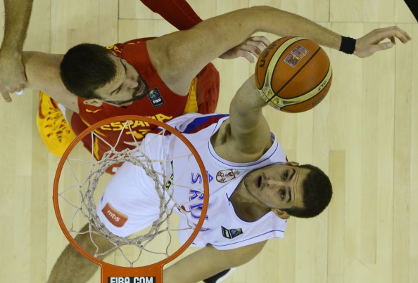 Spain's centre Marc Gasol battling with Serbia's forward Nemanja Bjelica at the FIBA Basketball World Cup ©AFP/Getty Images