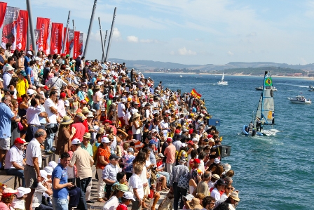 The Brazilians celebrate their 49erFX success in front of thousands of spectators ©ISAF
