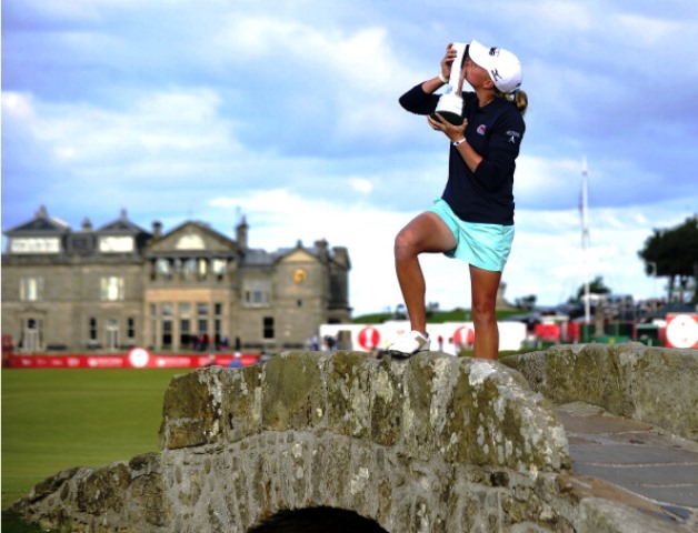 Winner of last year's Women's British Open, Stacy Lewis of the United Staes, poses in front of the famous St Andrews clubhouse with her trophy ©AFP/Getty Images