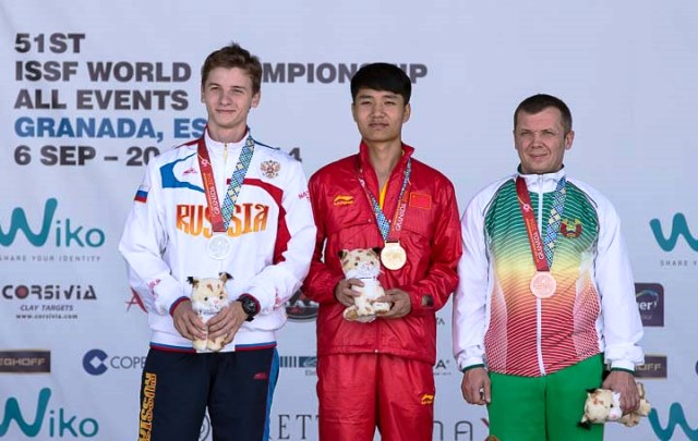 Yang stands atop the podium in Granada and is one of six shooters to book a place at Rio 2016 ©ISSF/Michael Schreiber
