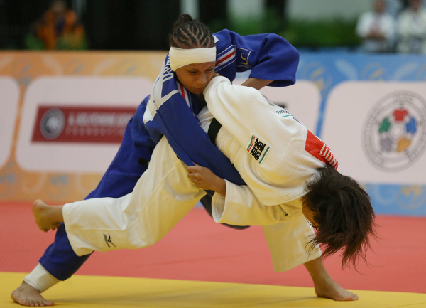 Ami Kondo set Japan's women on their way to victory by beating France's Amandine Buchard ©IJF