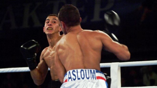 Algeria's Mohamed Flissi had too much firepower for Redouane Asloum, stopping the Frenchman in the second round ©AIBA Pro Boxing