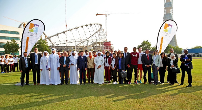 The IAAF Evaluation Commission and Qatari officials with local athletes, including World Indoor high jump champion Mutaz Barshim ©Doha 2019