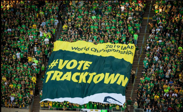 Fans of the Oregon Ducks, the University of Oregon's American football team, have shown their support for Eugene's bid for the 2019 IAAF World Championships ©TrackTown USA