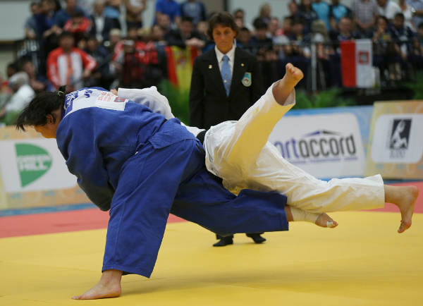 Japan's Sarah Asahina (left) claimed the gold medal in the women's 78kg category at the expense of Ukraine's Anastasiia Sapsai ©IJF